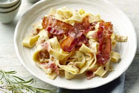 Pasta-carbonara-met-twee-soorten-ham-en-bacon
